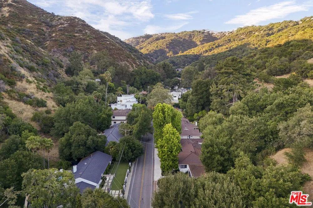 3452 Mandeville Canyon Road Los Angeles, CA 90049