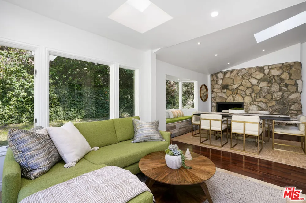 3452 Mandeville Canyon Road Los Angeles, CA 90049