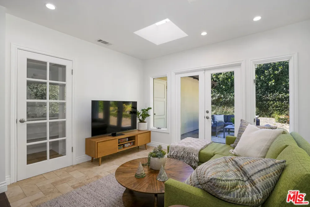 3452 Mandeville Canyon Road Los Angeles, CA 90049