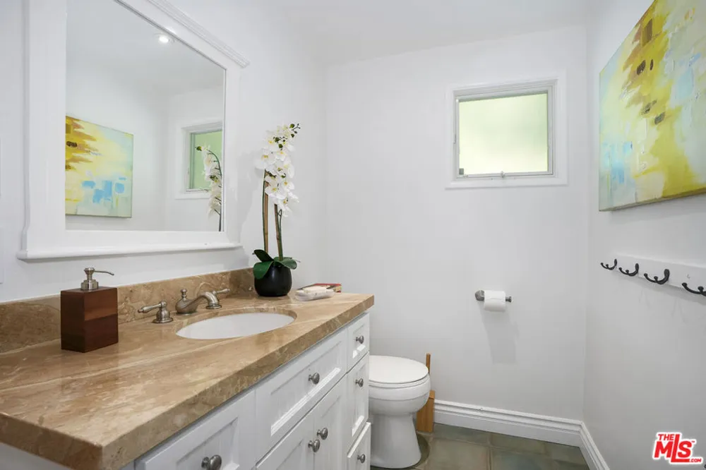 3452 Mandeville Canyon Road Los Angeles, CA 90049