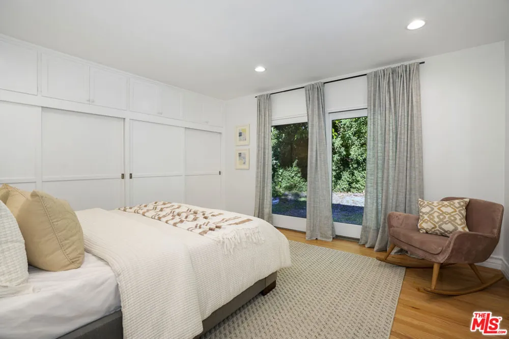 3452 Mandeville Canyon Road Los Angeles, CA 90049