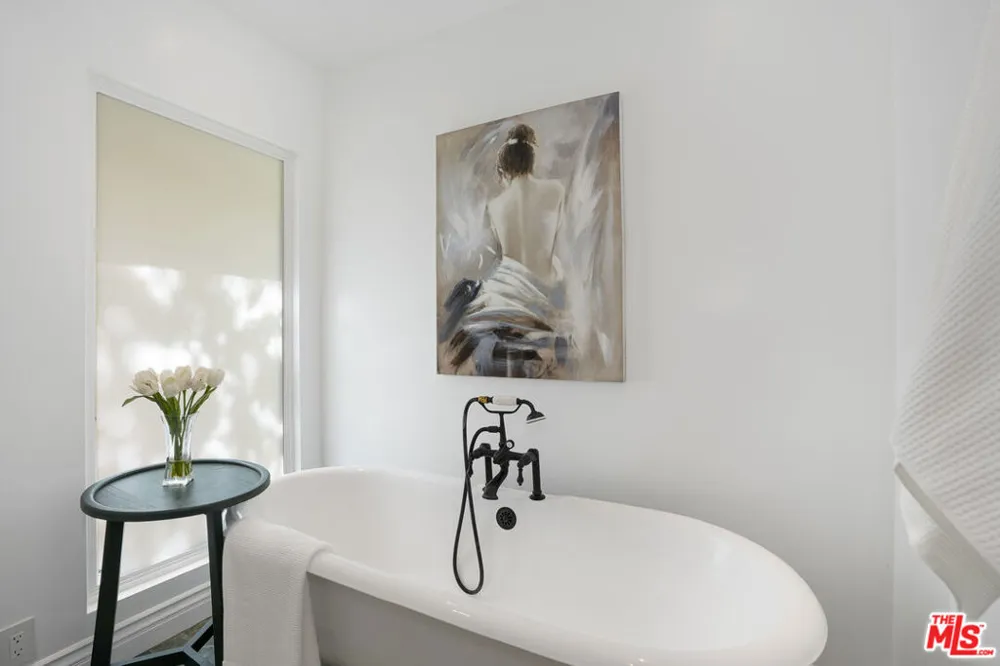 3452 Mandeville Canyon Road Los Angeles, CA 90049