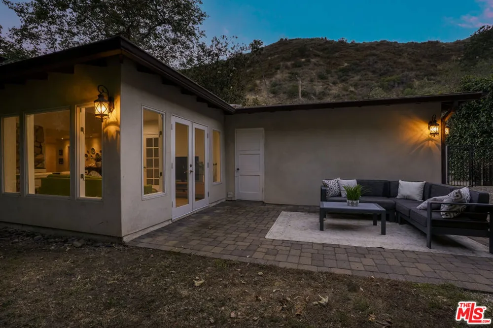 3452 Mandeville Canyon Road Los Angeles, CA 90049