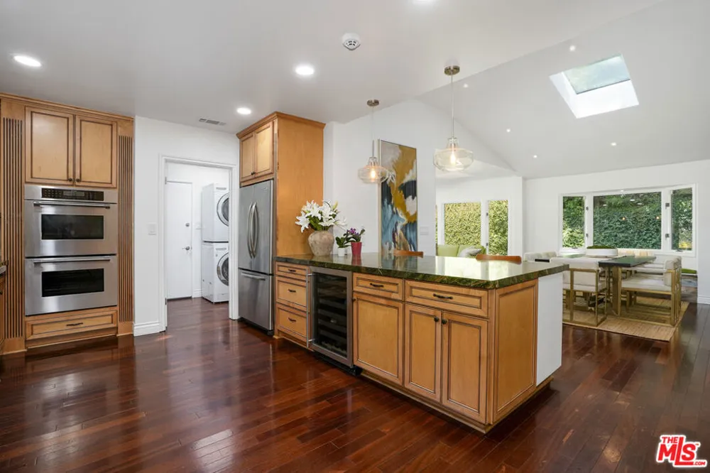 3452 Mandeville Canyon Road Los Angeles, CA 90049
