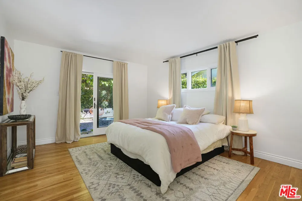 3452 Mandeville Canyon Road Los Angeles, CA 90049