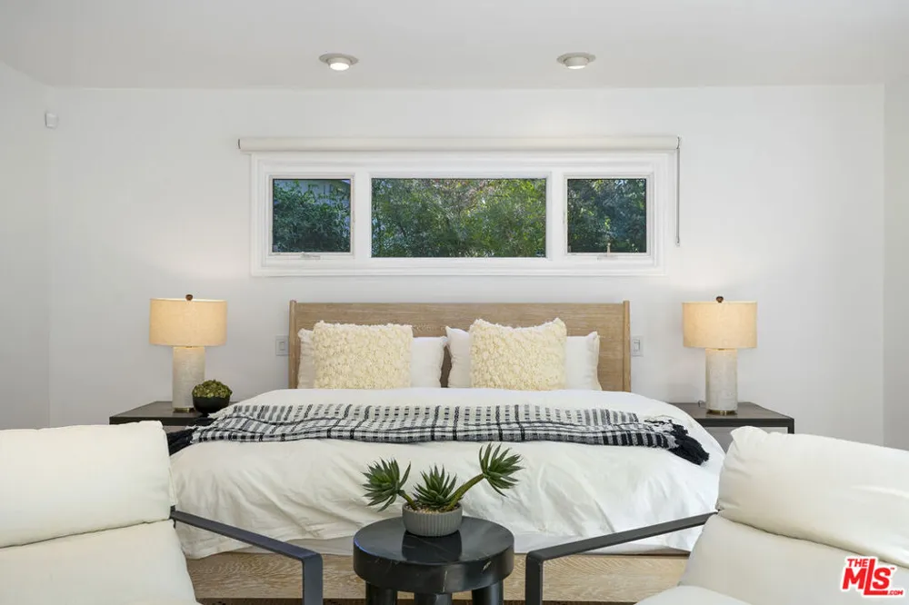 3452 Mandeville Canyon Road Los Angeles, CA 90049