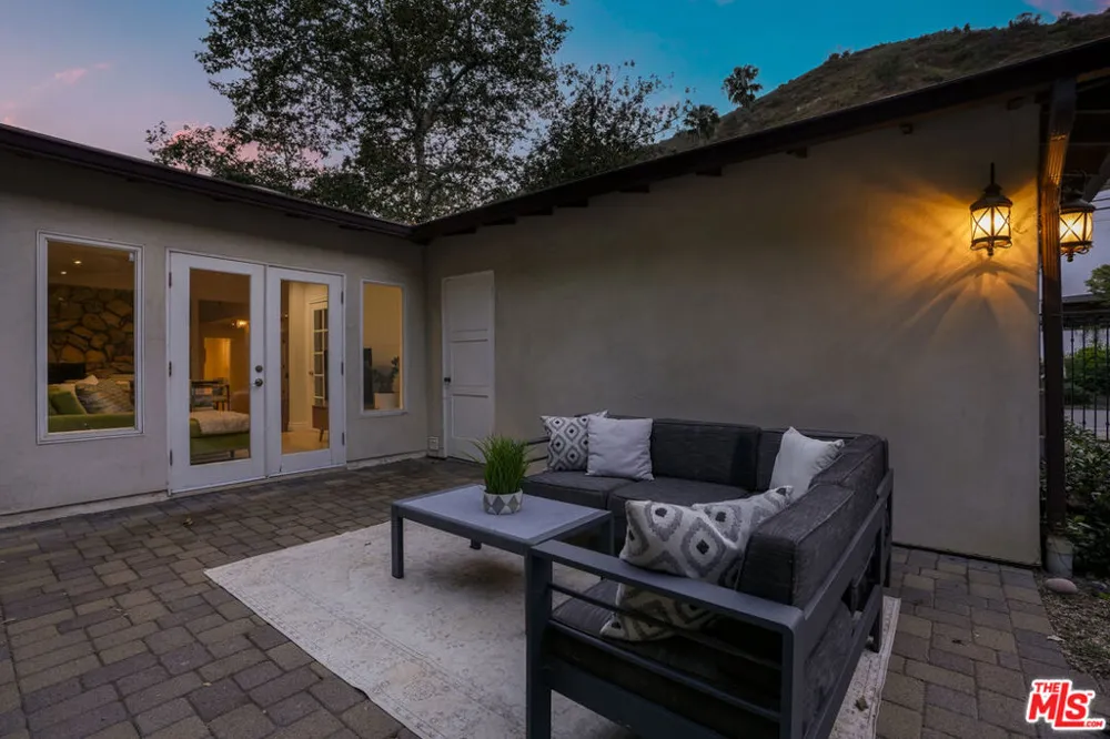 3452 Mandeville Canyon Road Los Angeles, CA 90049