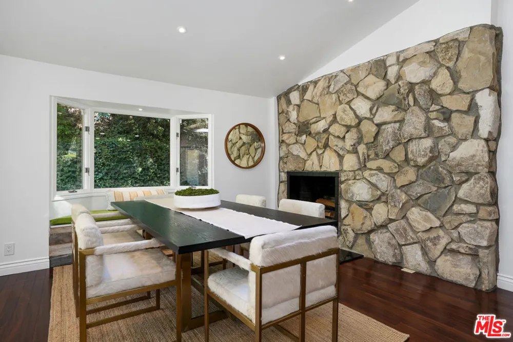 3452 Mandeville Canyon Road Los Angeles, CA 90049