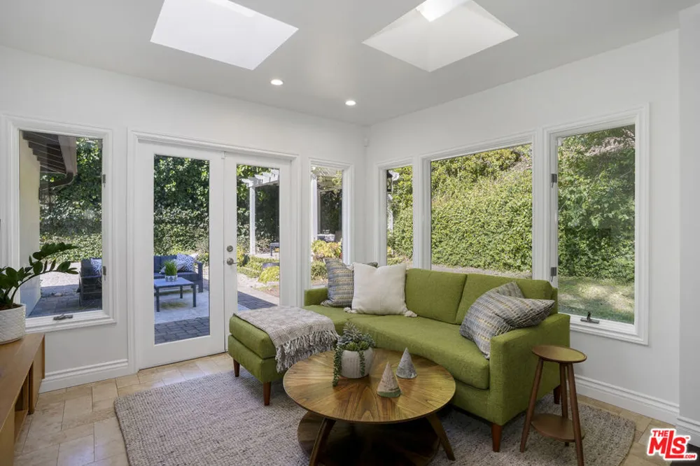 3452 Mandeville Canyon Road Los Angeles, CA 90049