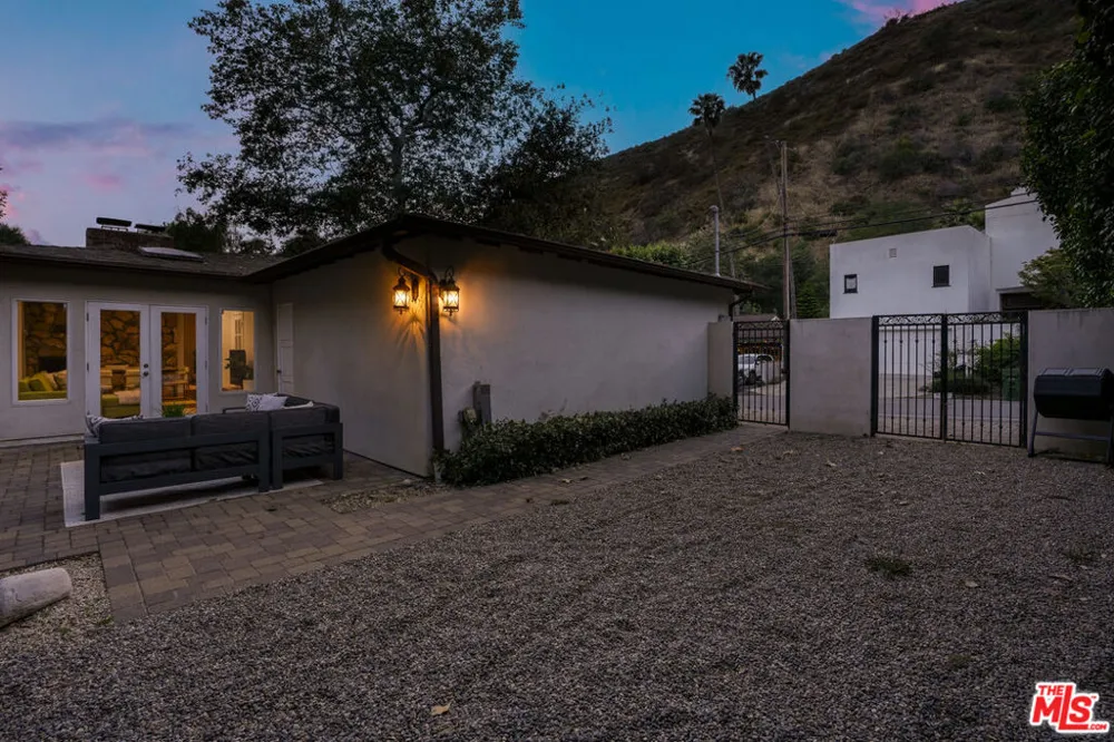 3452 Mandeville Canyon Road Los Angeles, CA 90049