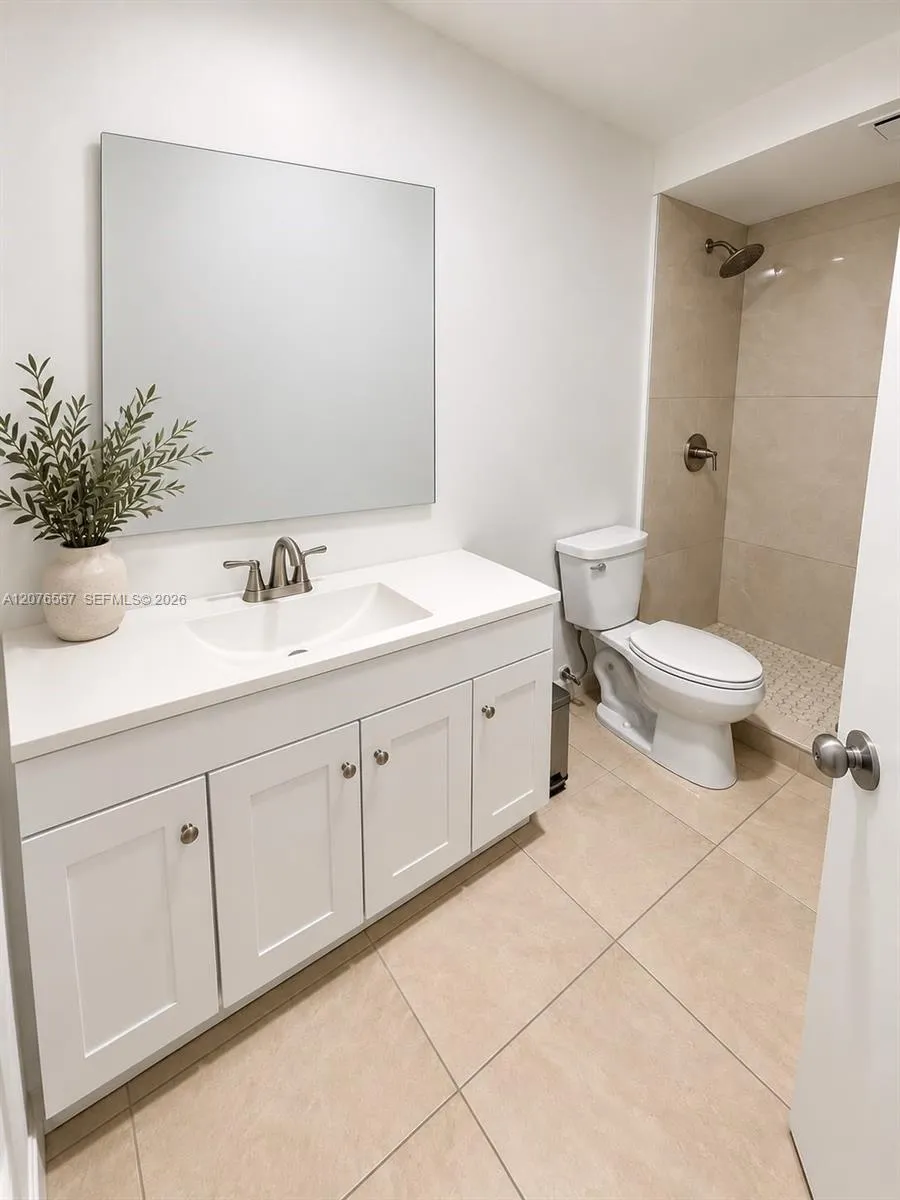 8290 Lake Dr #445 Doral, FL 33166
