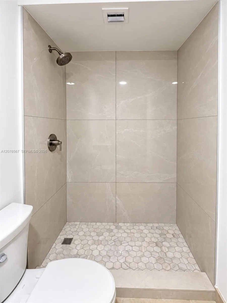 8290 Lake Dr #445 Doral, FL 33166
