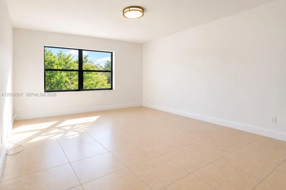 8290 Lake Dr #445 Doral, FL 33166
