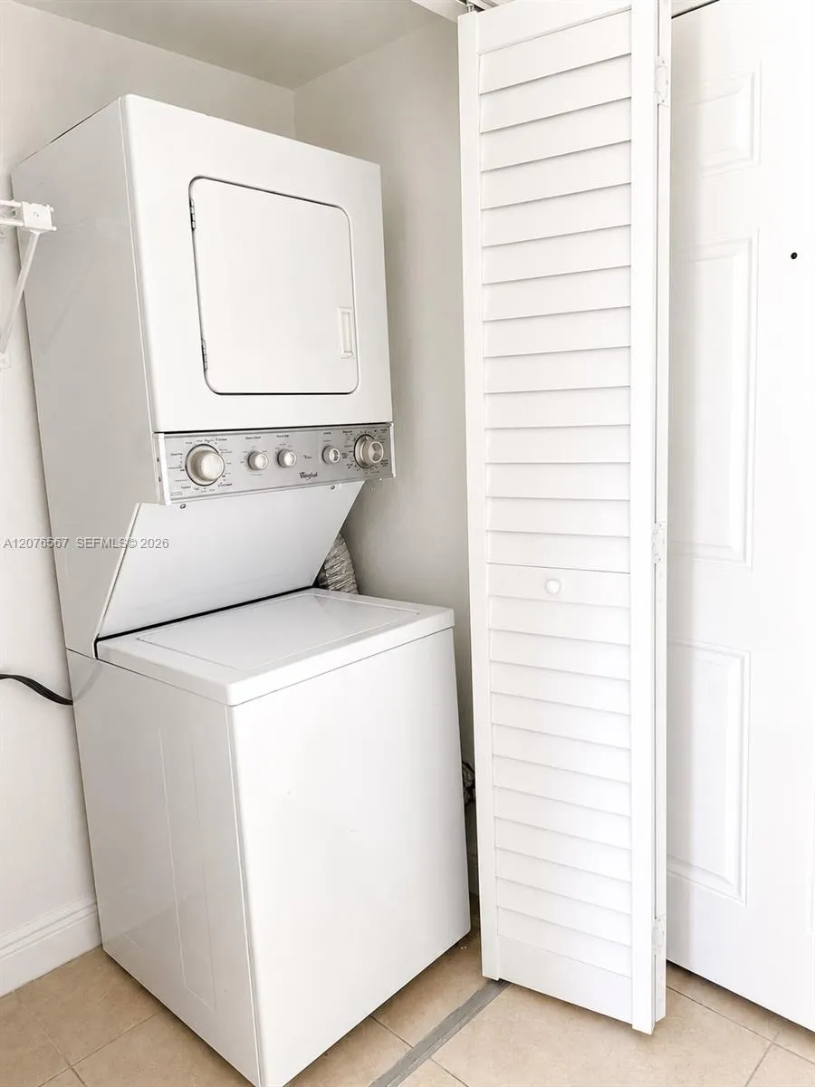 8290 Lake Dr #445 Doral, FL 33166