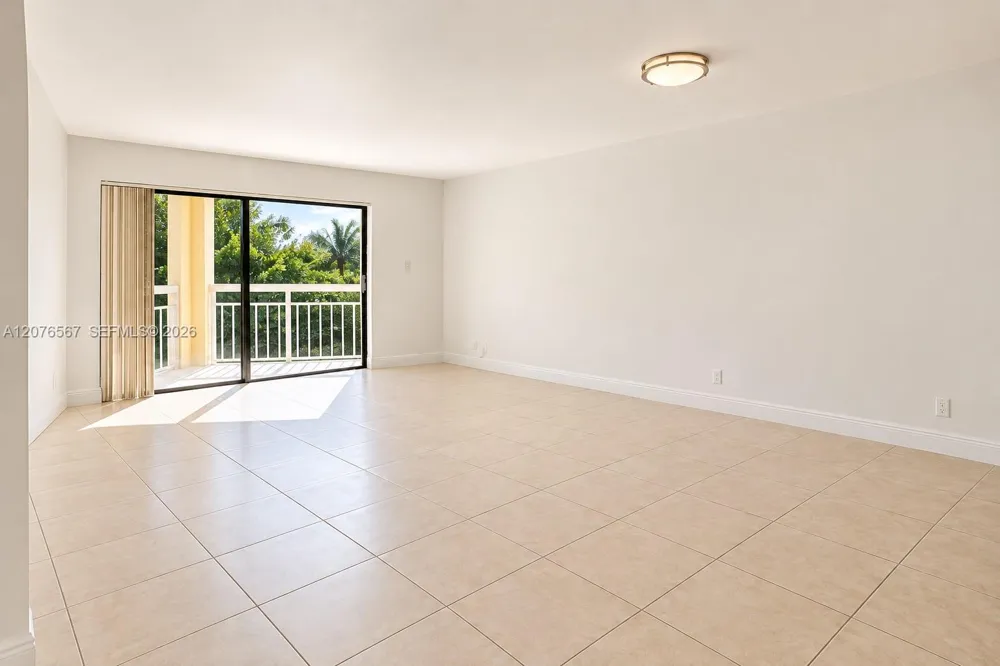 8290 Lake Dr #445 Doral, FL 33166