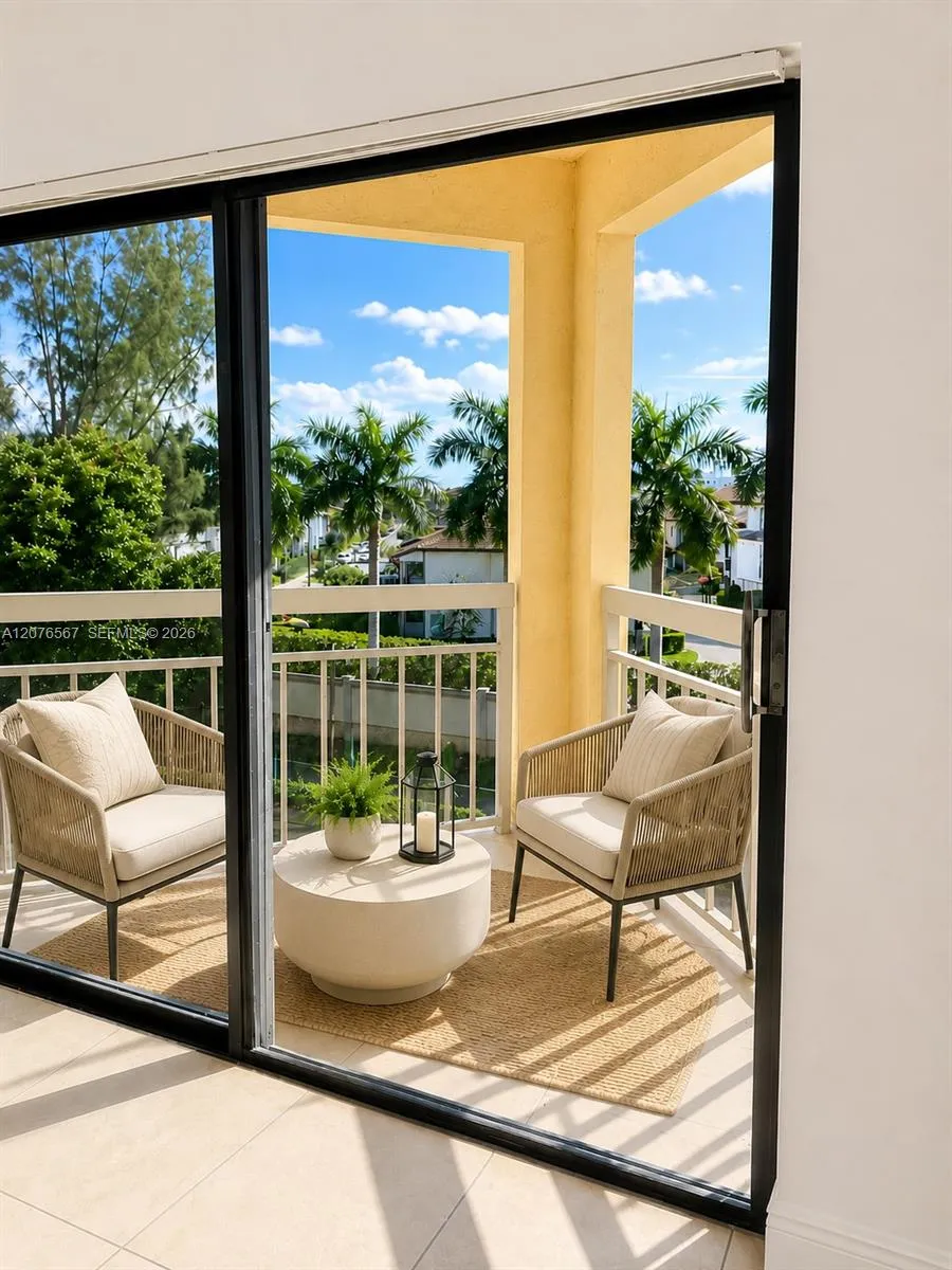 8290 Lake Dr #445 Doral, FL 33166