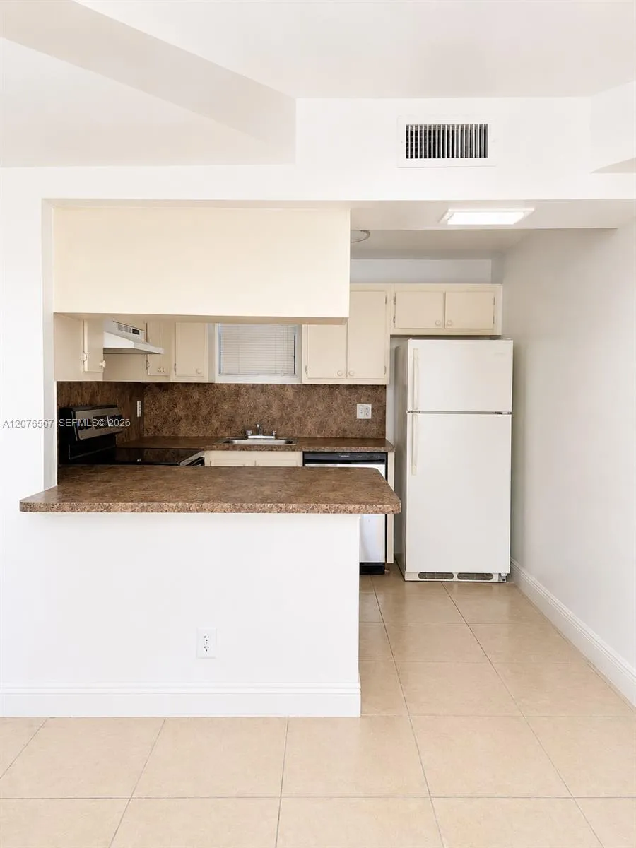 8290 Lake Dr #445 Doral, FL 33166