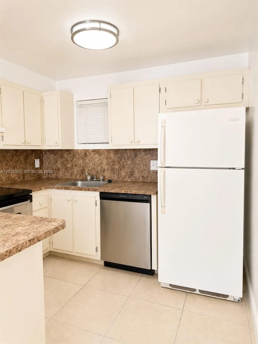 8290 Lake Dr #445 Doral, FL 33166