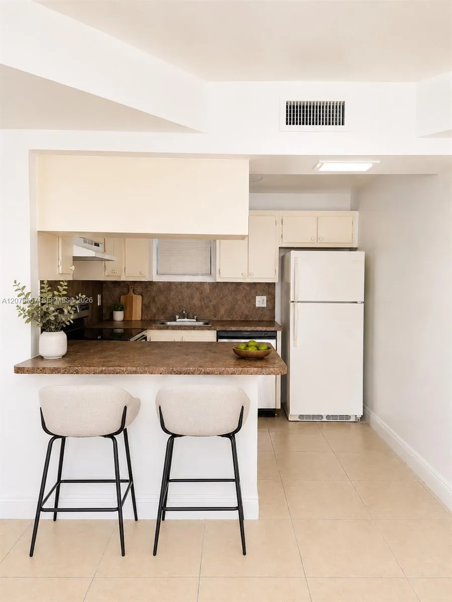 8290 Lake Dr #445 Doral, FL 33166