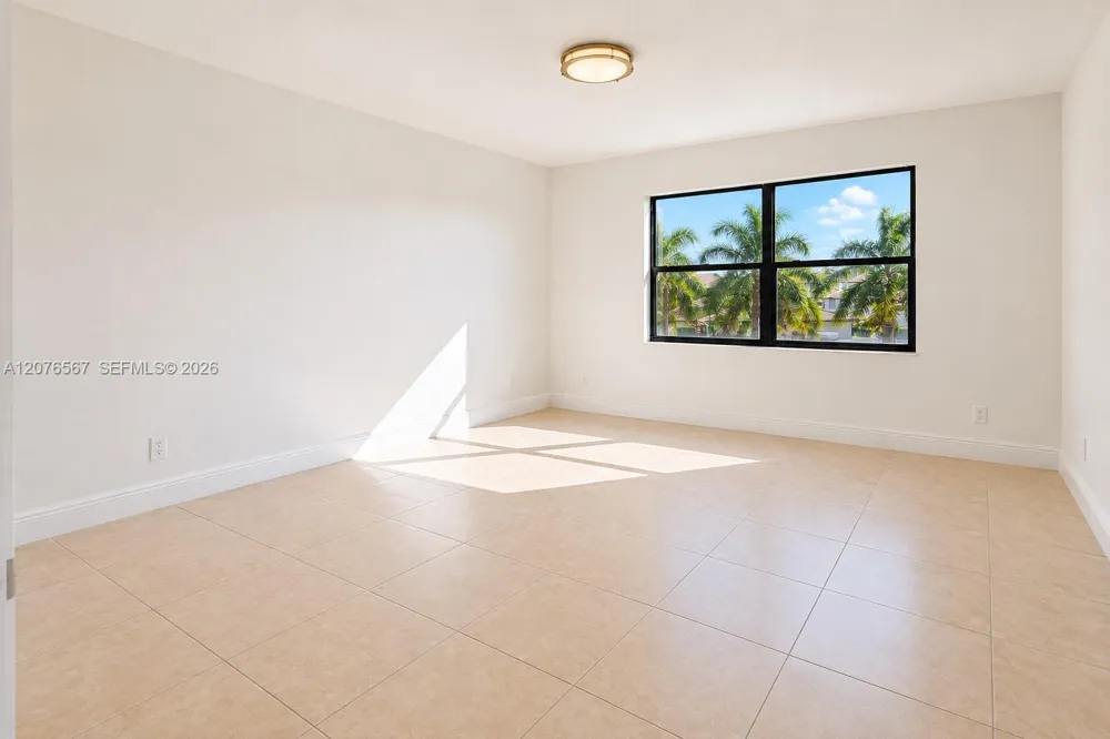 8290 Lake Dr #445 Doral, FL 33166