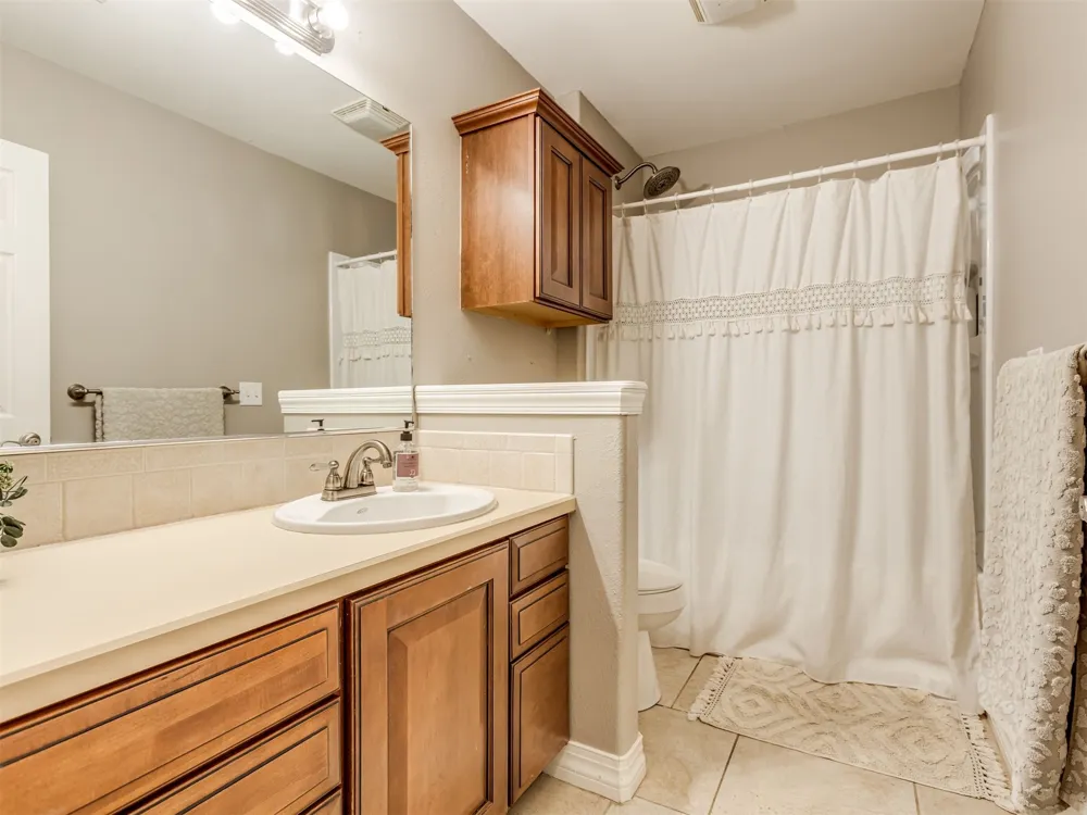 2485 Avalon Drive Eufaula, OK 74432