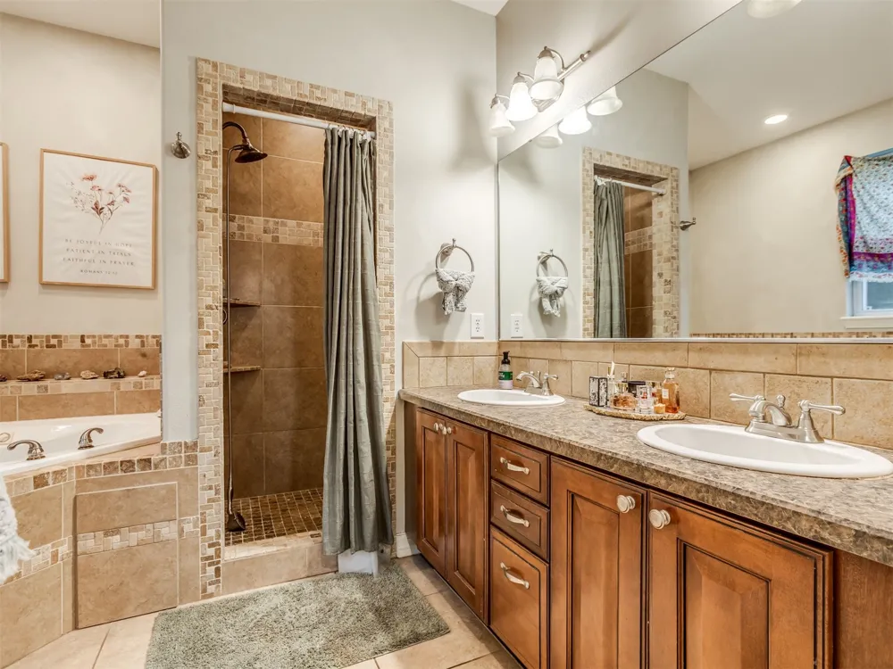 2485 Avalon Drive Eufaula, OK 74432