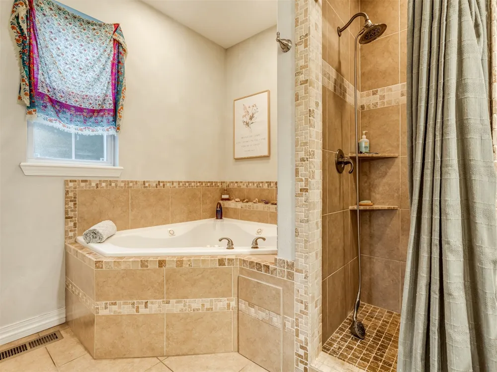 2485 Avalon Drive Eufaula, OK 74432