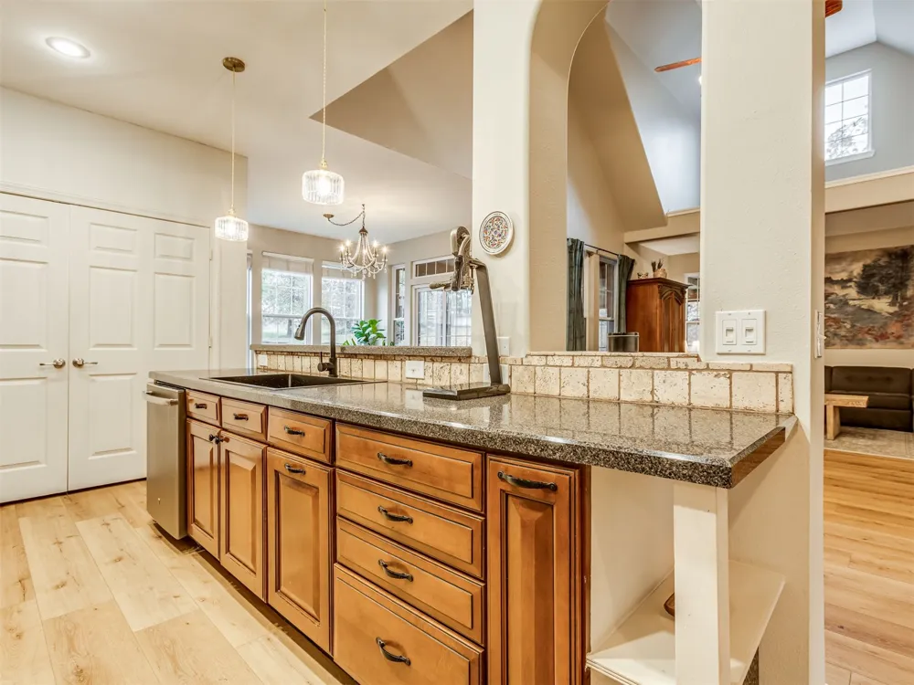 2485 Avalon Drive Eufaula, OK 74432