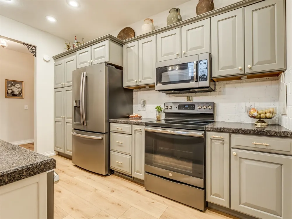2485 Avalon Drive Eufaula, OK 74432