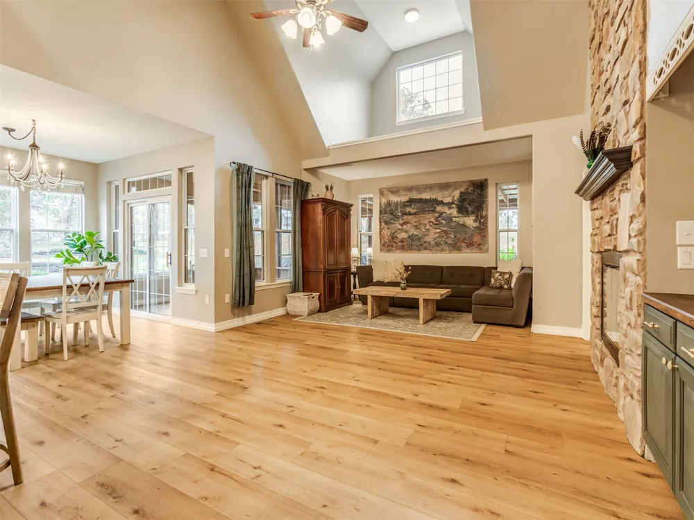 2485 Avalon Drive Eufaula, OK 74432