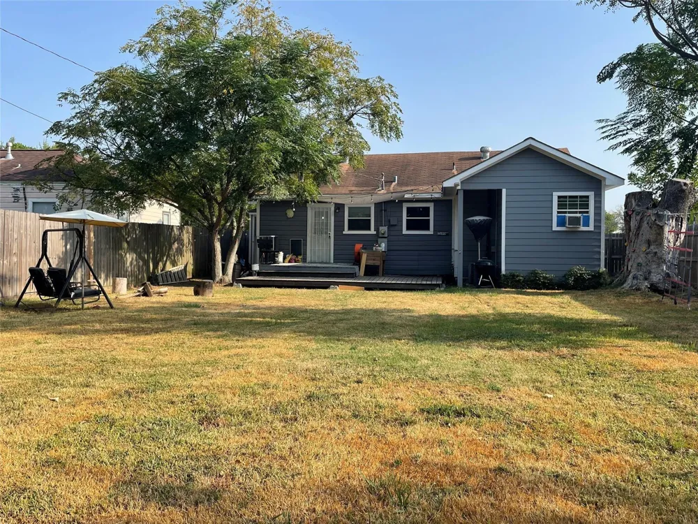 119 E Cleveland Street Baytown, TX 77520
