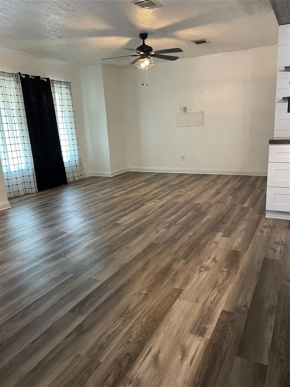 119 E Cleveland Street Baytown, TX 77520