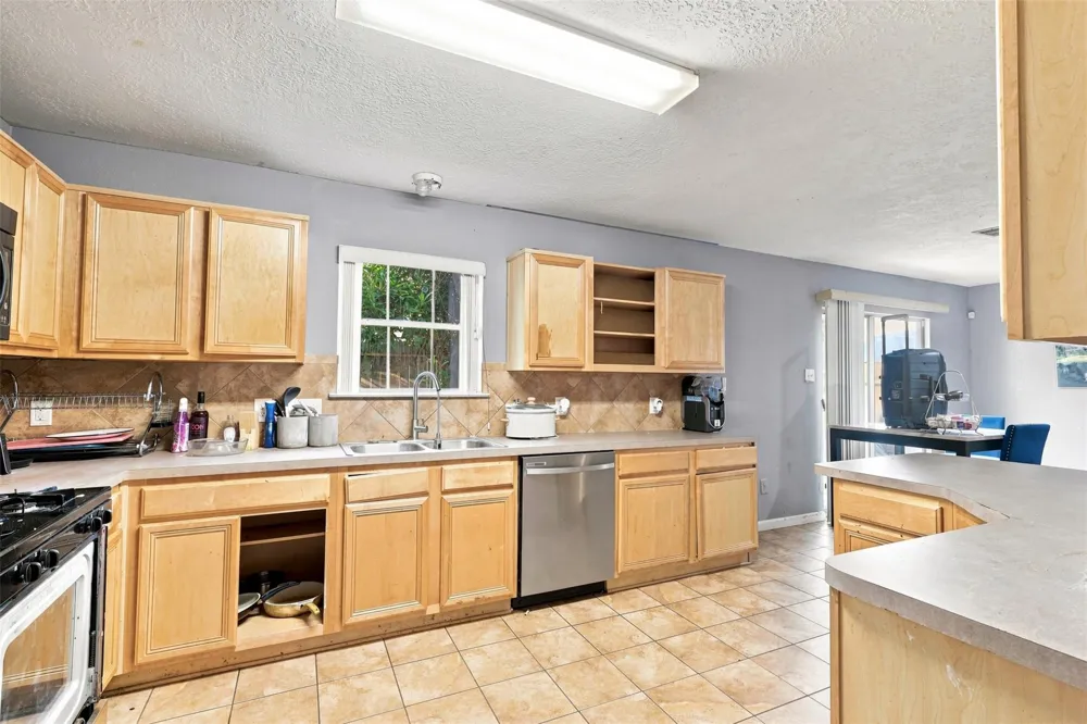2906 Latch Lane Houston, TX 77038