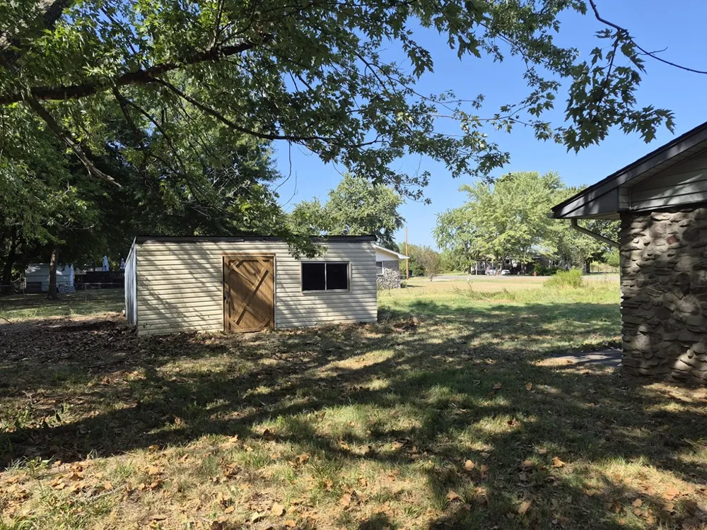 300 7th Avenue Warner, OK 74469