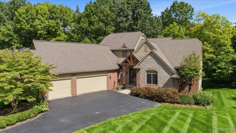 9688 Kingston Pointe Drive