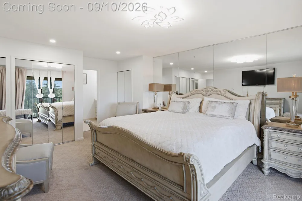 988 Golfview Court Rochester Hills City, MI 48307