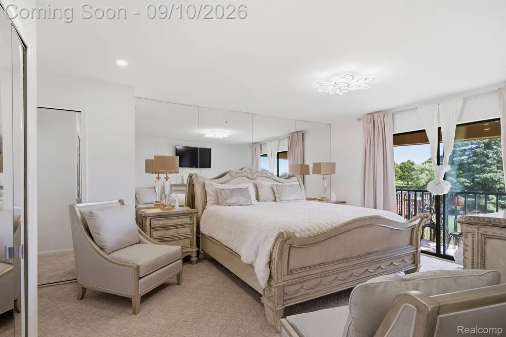 988 Golfview Court Rochester Hills City, MI 48307