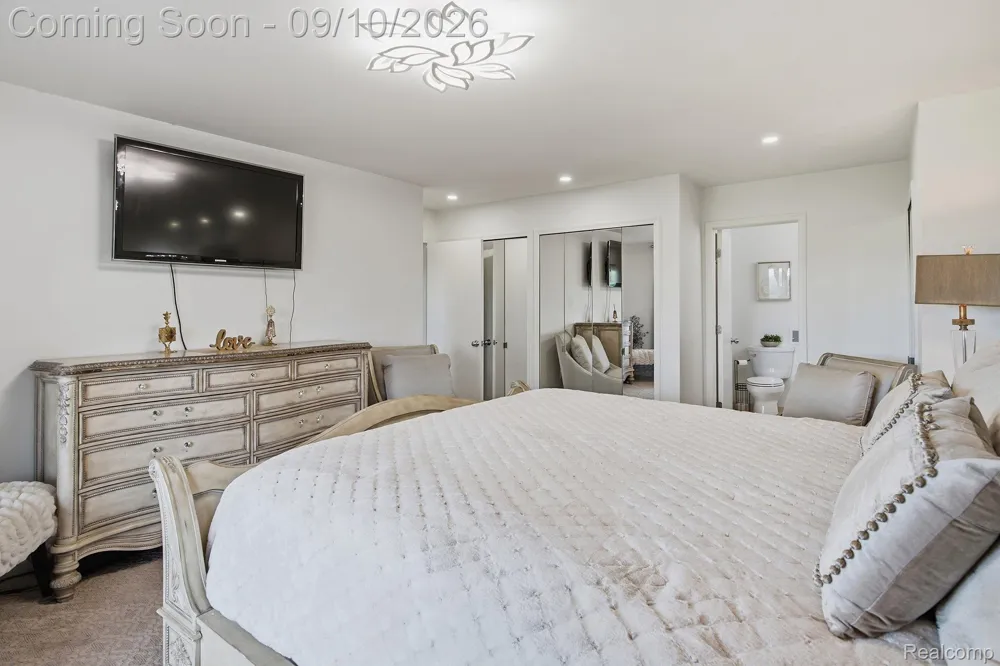 988 Golfview Court Rochester Hills City, MI 48307