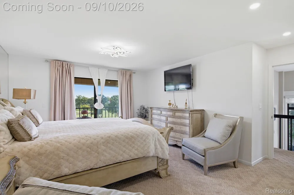 988 Golfview Court Rochester Hills City, MI 48307