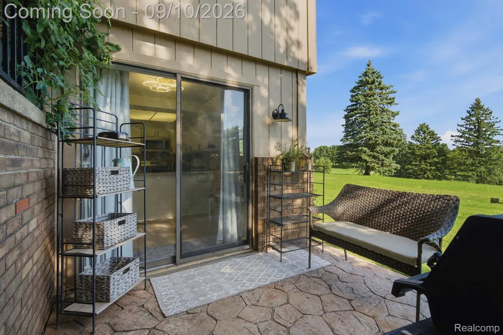 988 Golfview Court Rochester Hills City, MI 48307