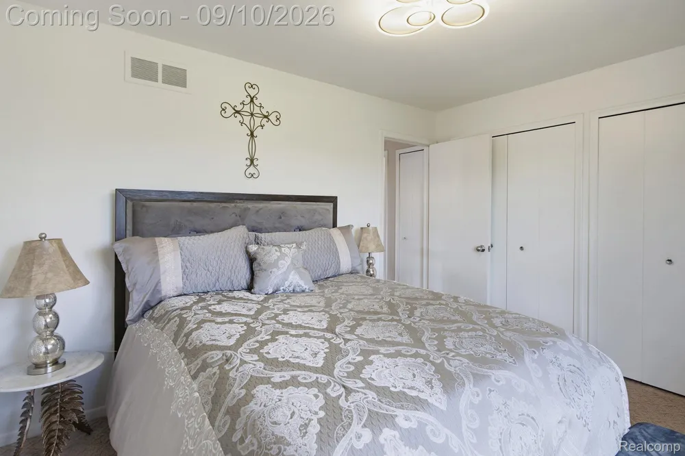 988 Golfview Court Rochester Hills City, MI 48307