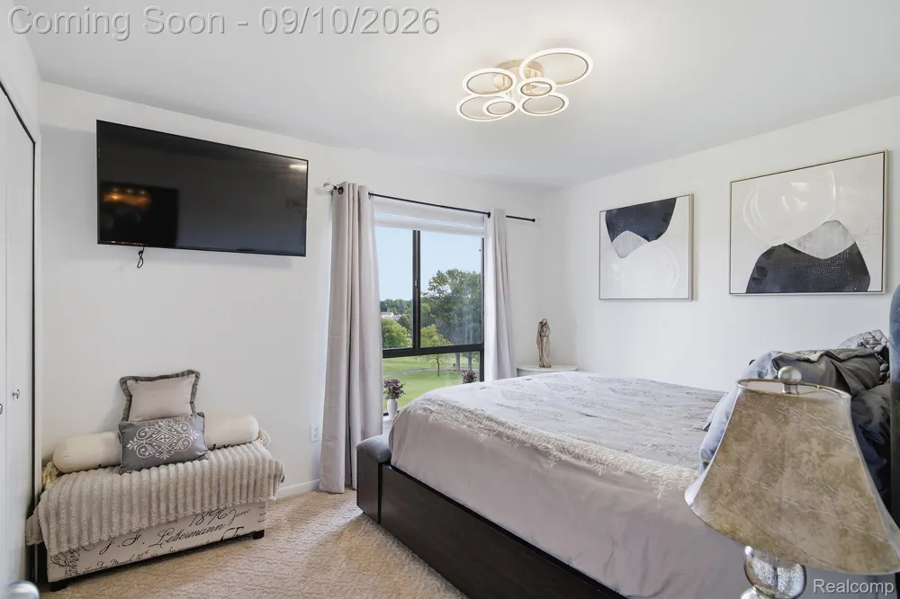988 Golfview Court Rochester Hills City, MI 48307