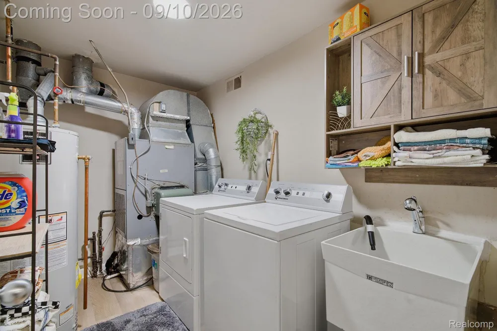 988 Golfview Court Rochester Hills City, MI 48307