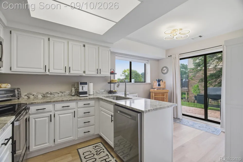 988 Golfview Court Rochester Hills City, MI 48307