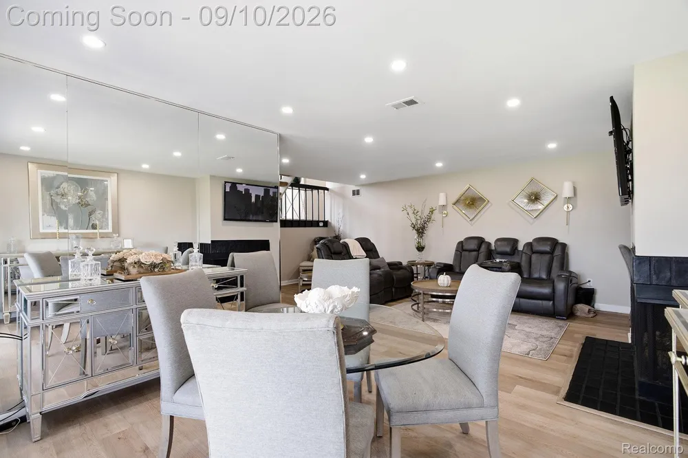 988 Golfview Court Rochester Hills City, MI 48307