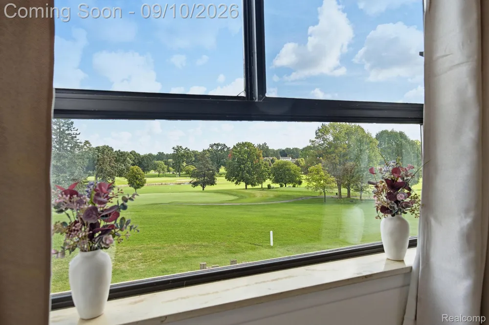 988 Golfview Court Rochester Hills City, MI 48307