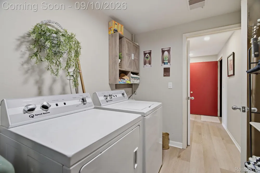 988 Golfview Court Rochester Hills City, MI 48307