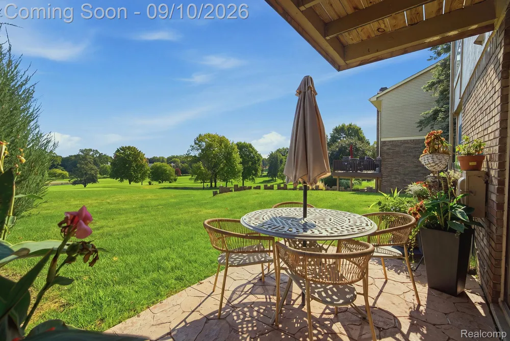 988 Golfview Court Rochester Hills City, MI 48307