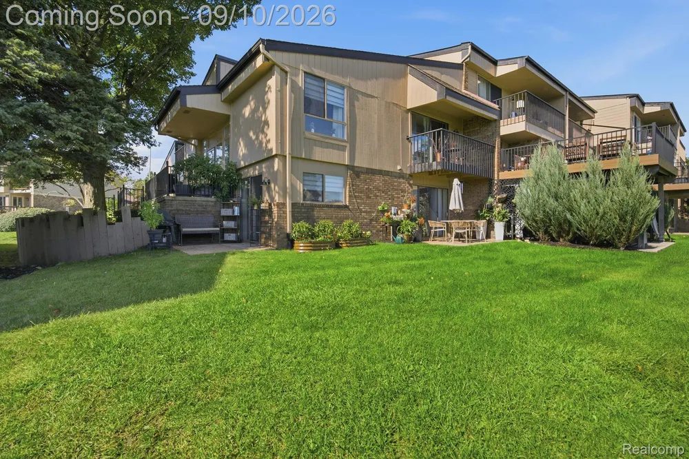 988 Golfview Court Rochester Hills City, MI 48307