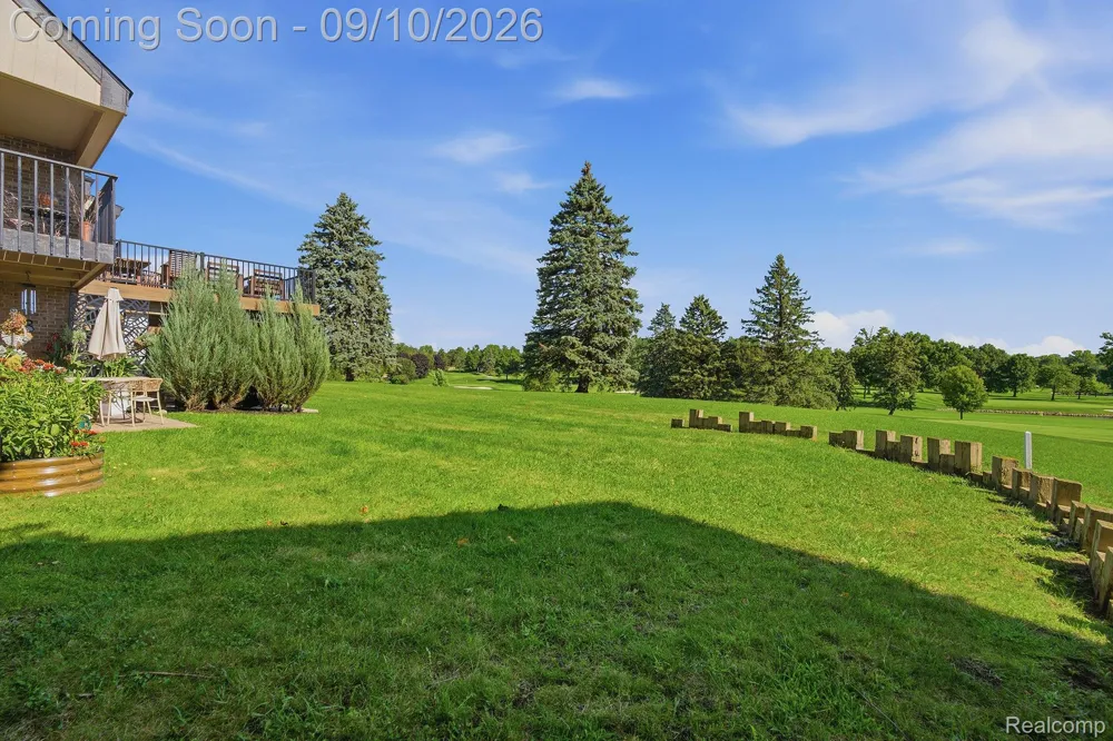 988 Golfview Court Rochester Hills City, MI 48307